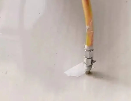 海珠瓷砖空鼓维修公司专业解答在瓷砖铺贴过程中，如果使用的砂料过粗（如全部使用了粗砂），可能会导致以下问题